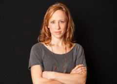 Festival Todos em Cena recebe premiado monólogo de Anna Kutner no Teatro da UFU